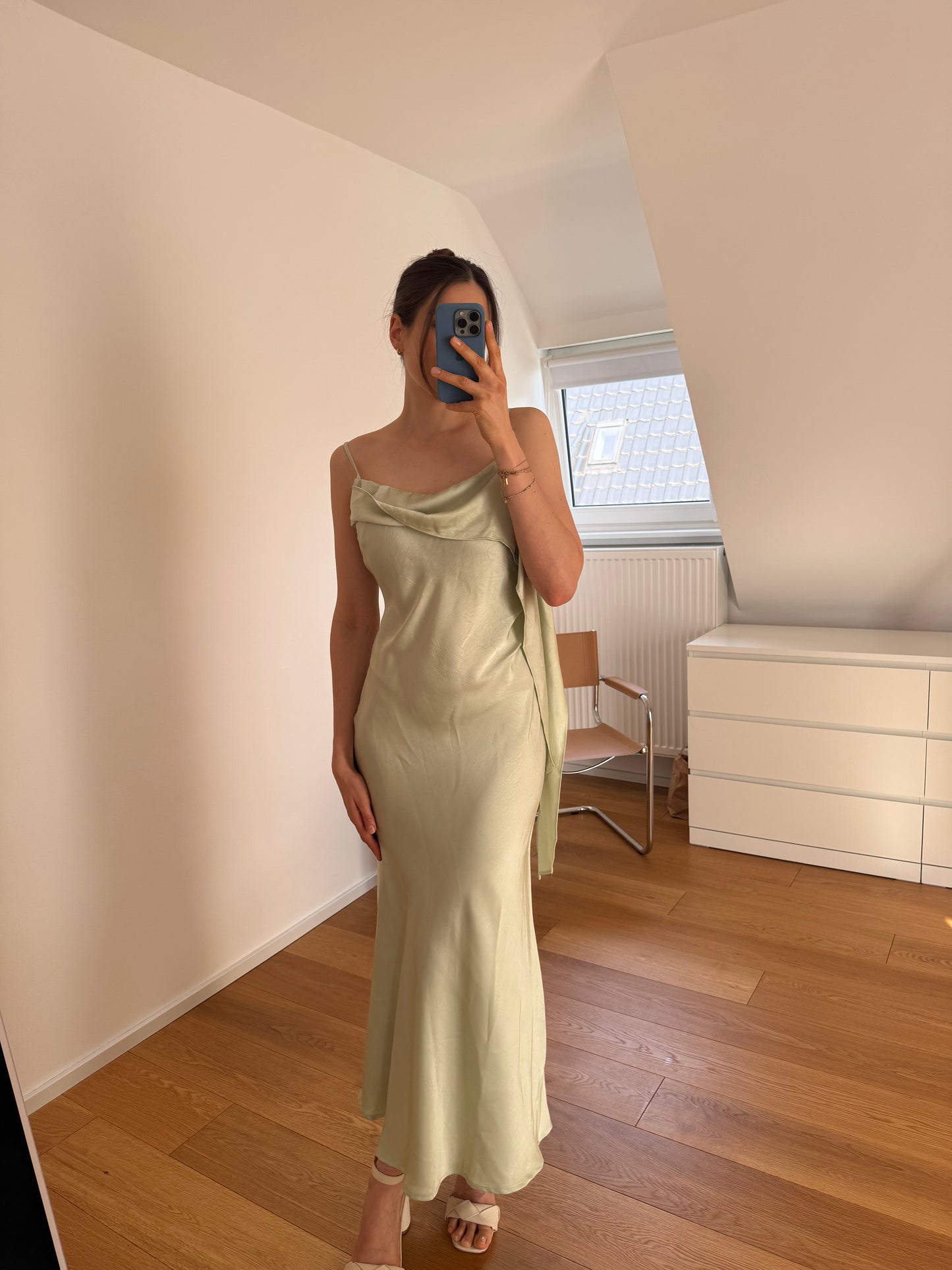 KLEID SALBEIGRÜN