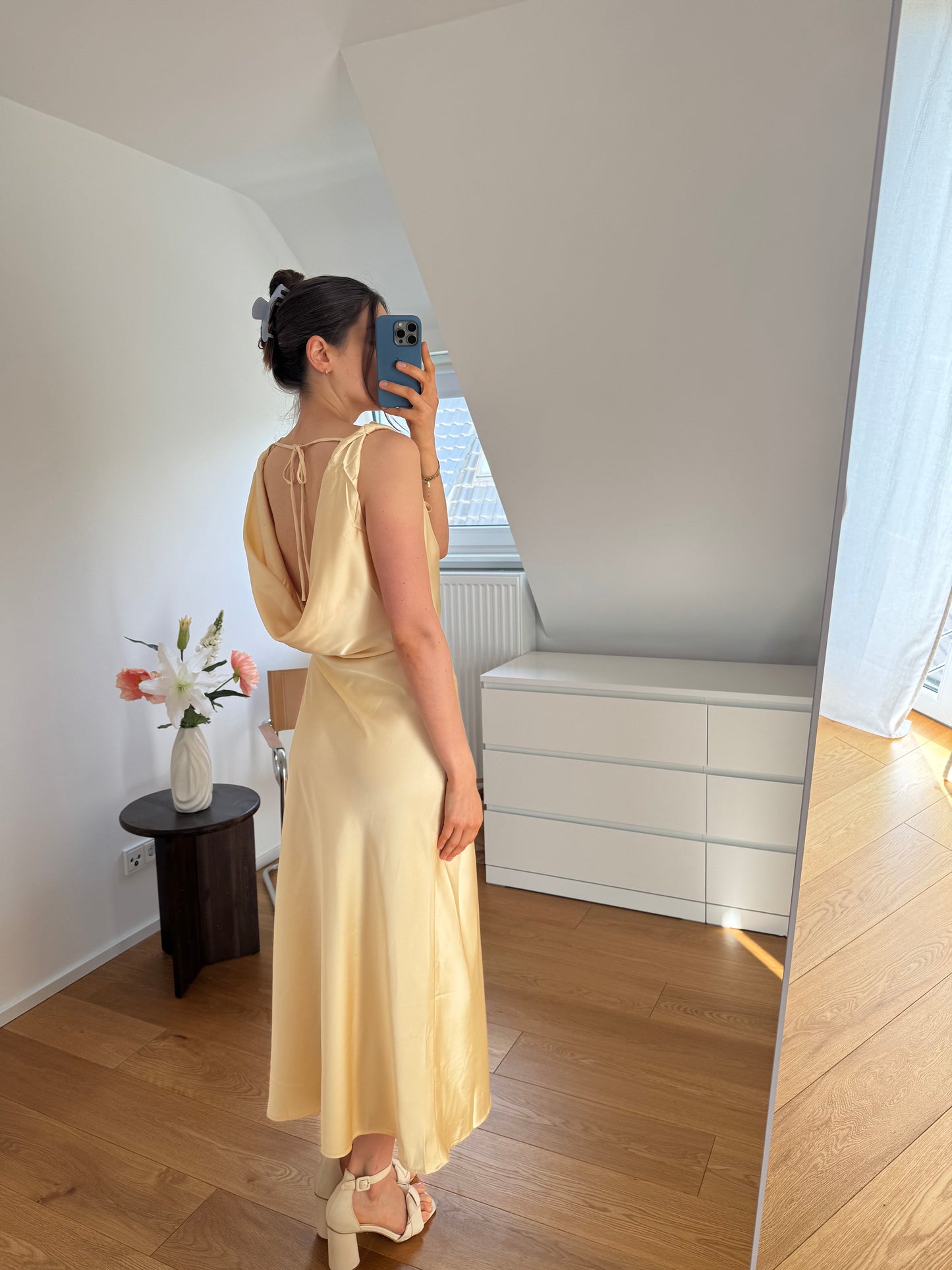 KLEID GELB