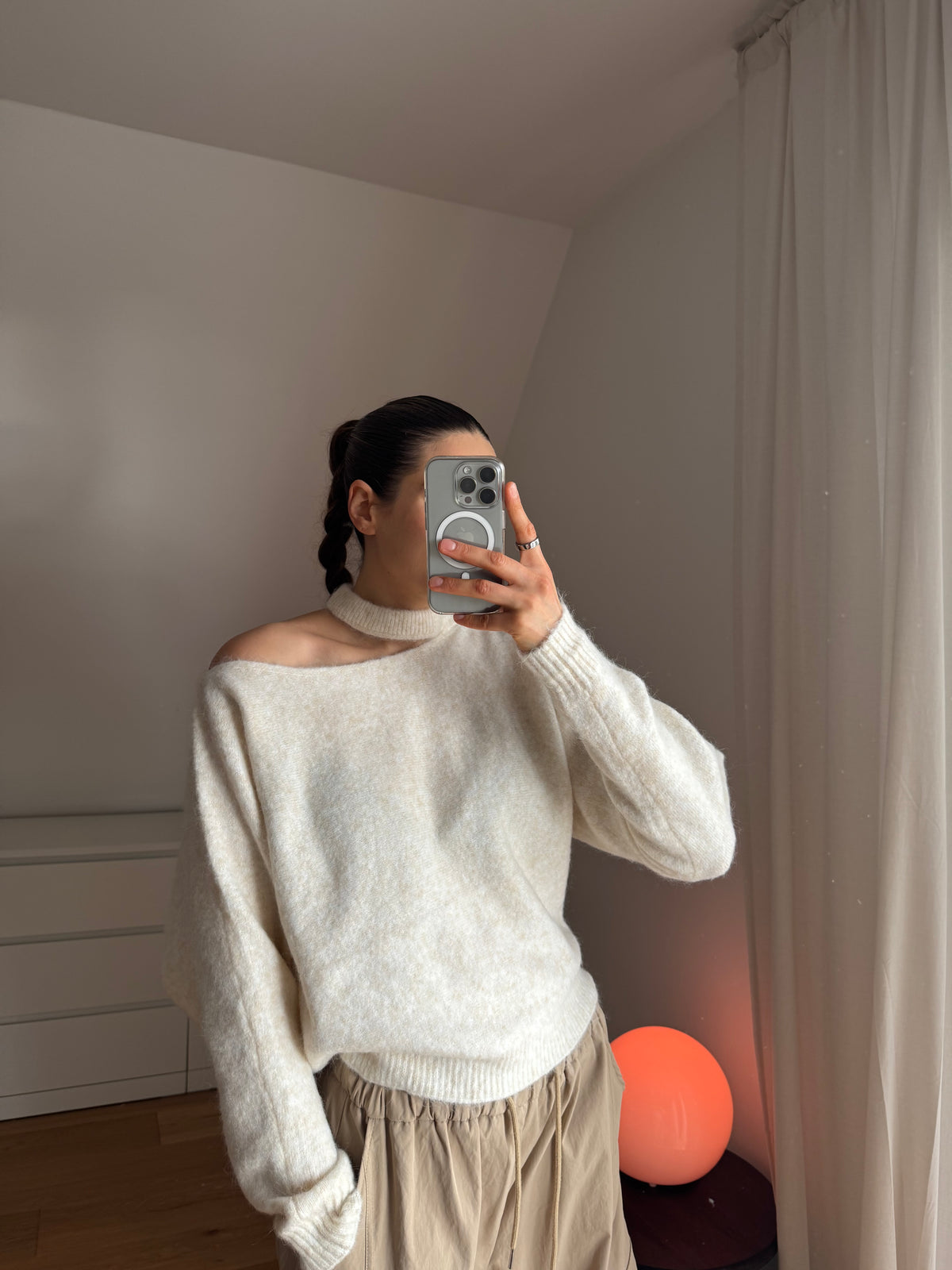 PULLOVER MIT CUT-OUT